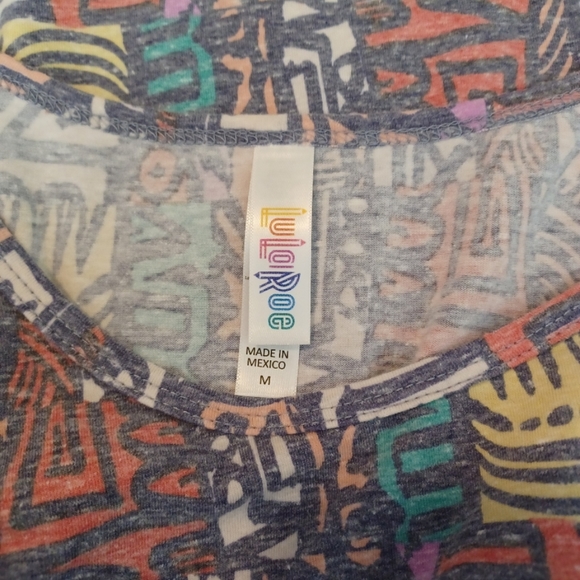🤍 EUC LuLaRoe Artsy Print Multicolor Tunic Top Size M - Picture 2 of 5